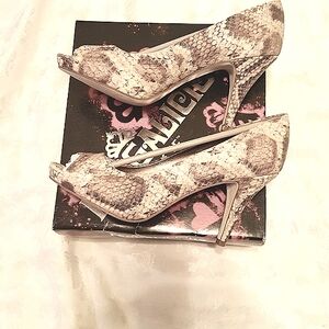 Fergalicious Tan Snake Skin Heels, 8 1/2, NIB